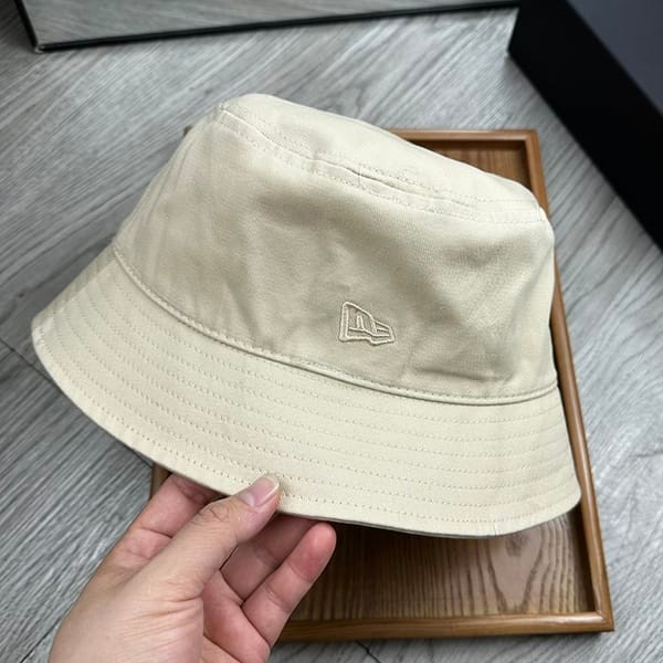 人気急上昇サンローラン×NEWERA ロゴ刺繍 バケットハット レプリカ Sap13037